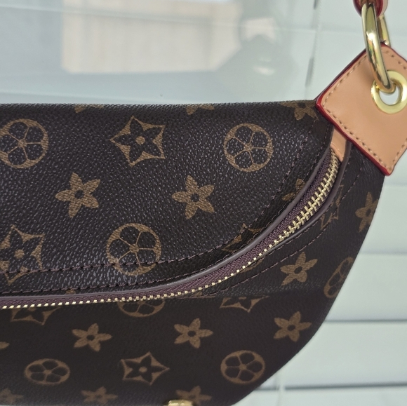 Modern + Chic Louis Vuitton Cross Body Bag Women Monogram Gold Hardware - Picture 7 of 15